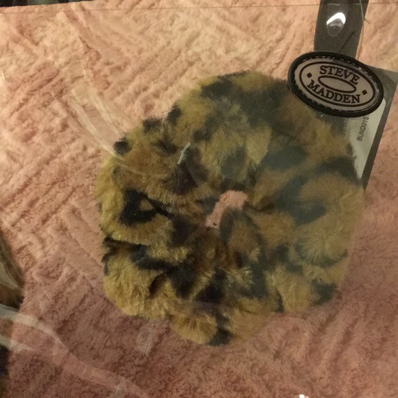 Steve Madden Slippers, Scrunchy, Coin Purse - Picture 4 of 5